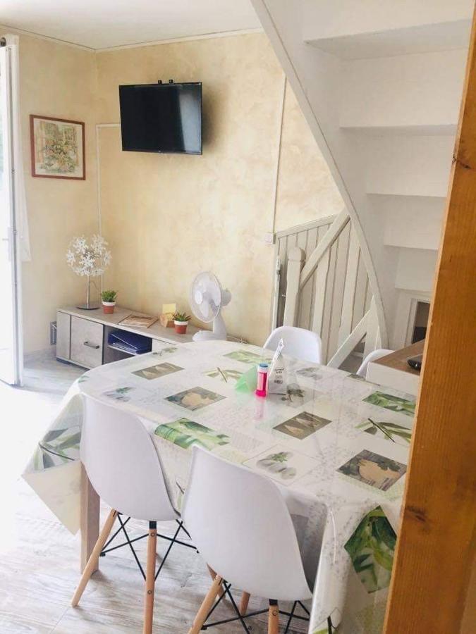Petite Maison Au Coeur De L Auvergne Jumeaux 外观 照片